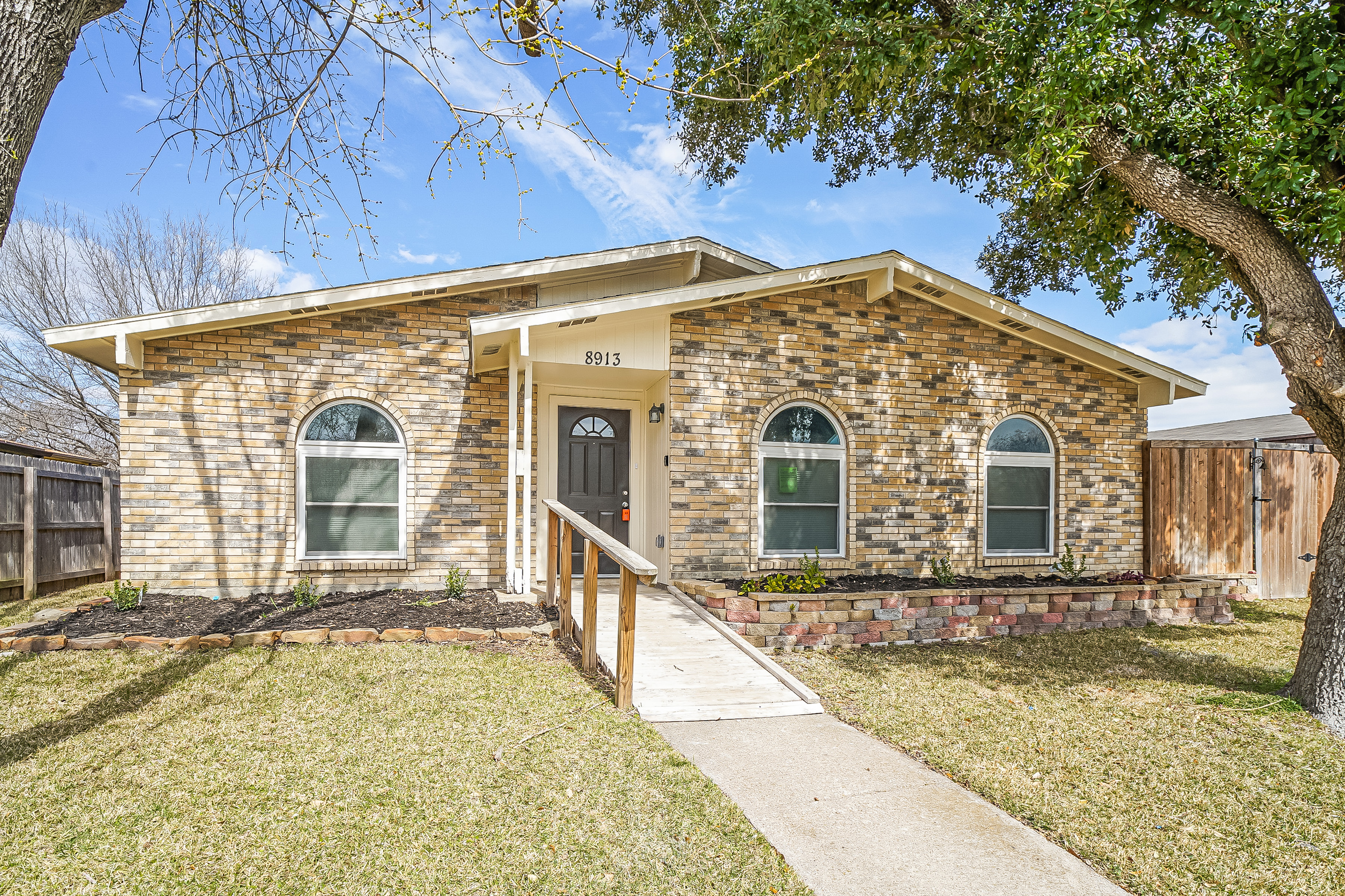 8913 Vernon Dr Rowlett, TX 75088